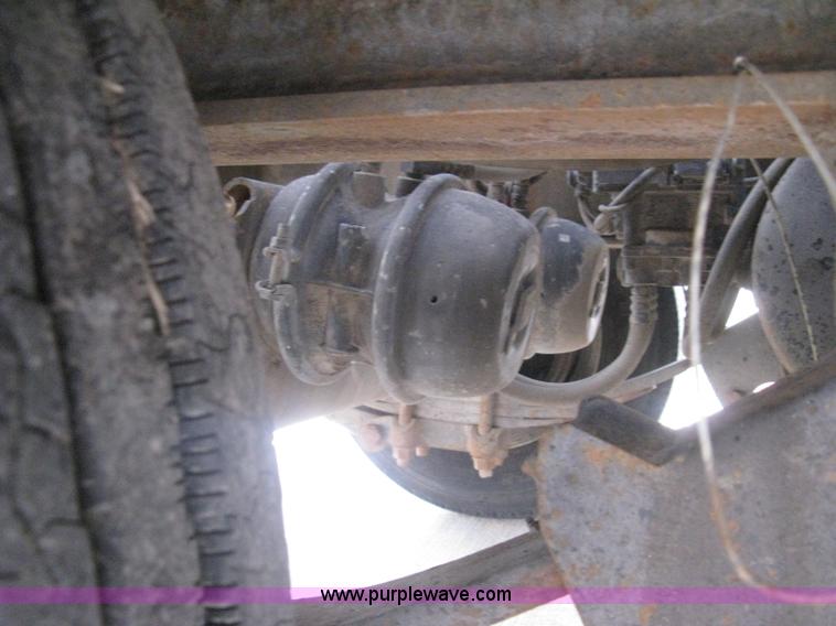 image for item I5577 2001 Interstate 40TDL tilt deck trailer