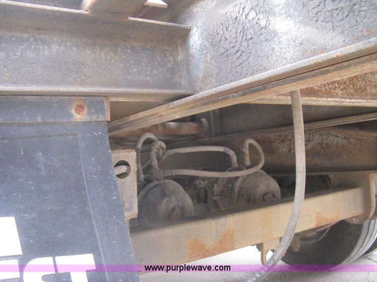 image for item I5577 2001 Interstate 40TDL tilt deck trailer