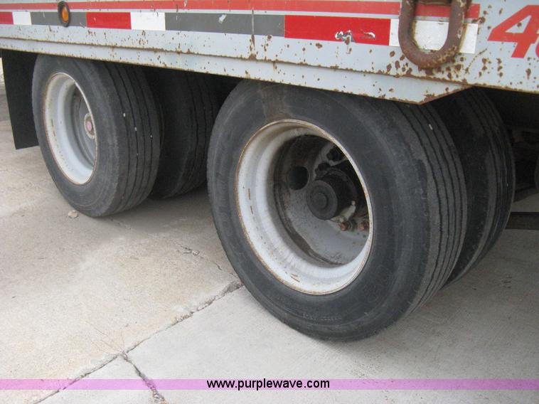 image for item I5577 2001 Interstate 40TDL tilt deck trailer