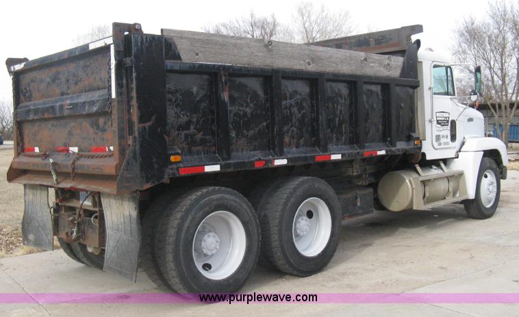 image for item I5578 1990 Freightliner FLD dump truck