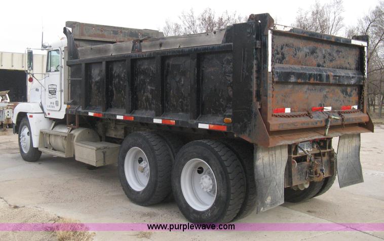 image for item I5578 1990 Freightliner FLD dump truck