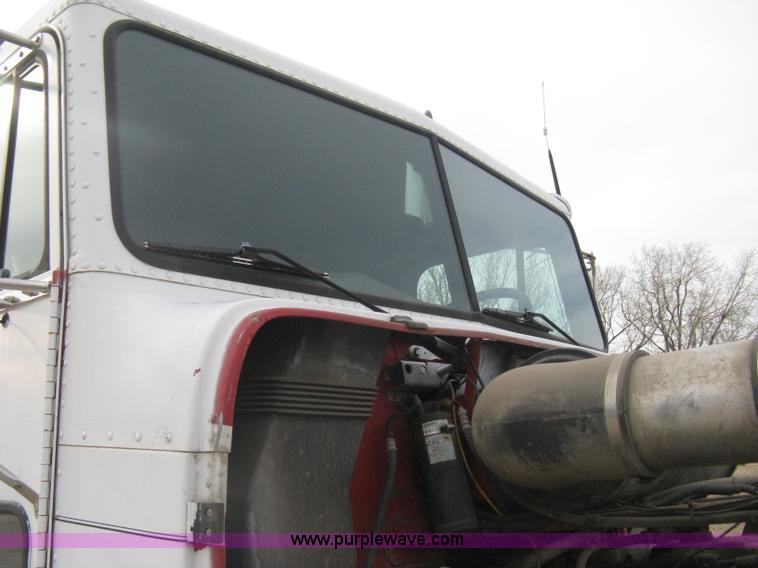 image for item I5578 1990 Freightliner FLD dump truck