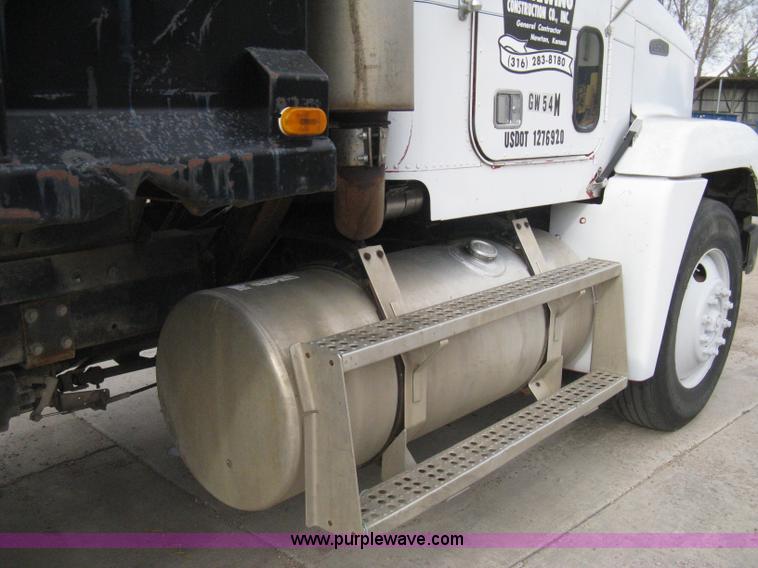 image for item I5578 1990 Freightliner FLD dump truck