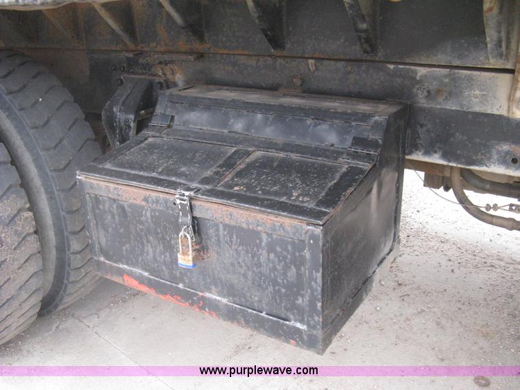 image for item I5578 1990 Freightliner FLD dump truck