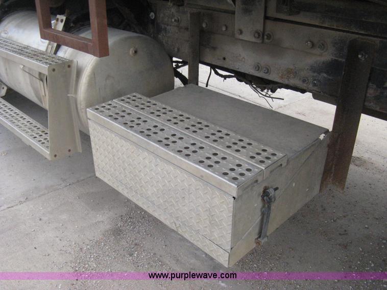 image for item I5578 1990 Freightliner FLD dump truck