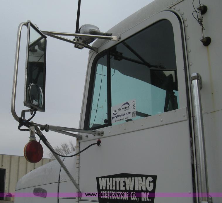 image for item I5578 1990 Freightliner FLD dump truck