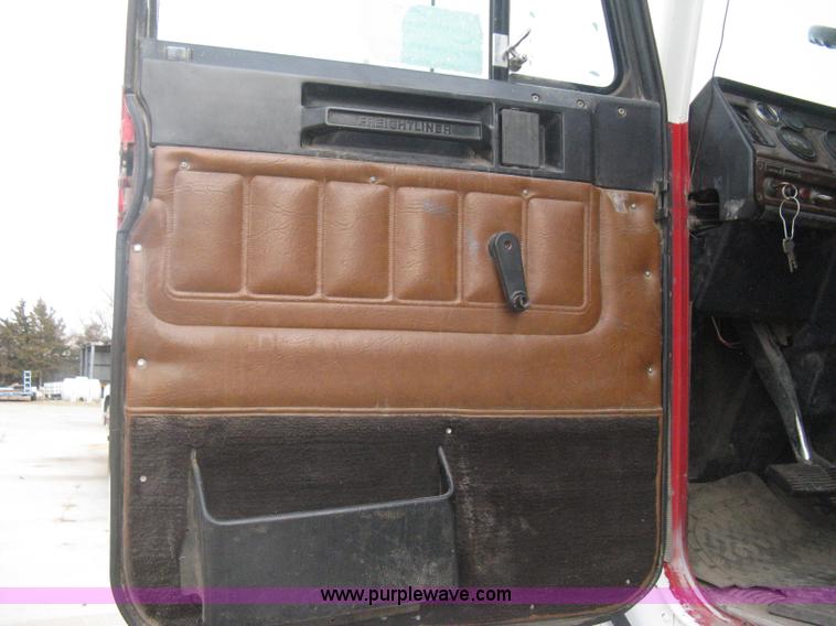 image for item I5578 1990 Freightliner FLD dump truck