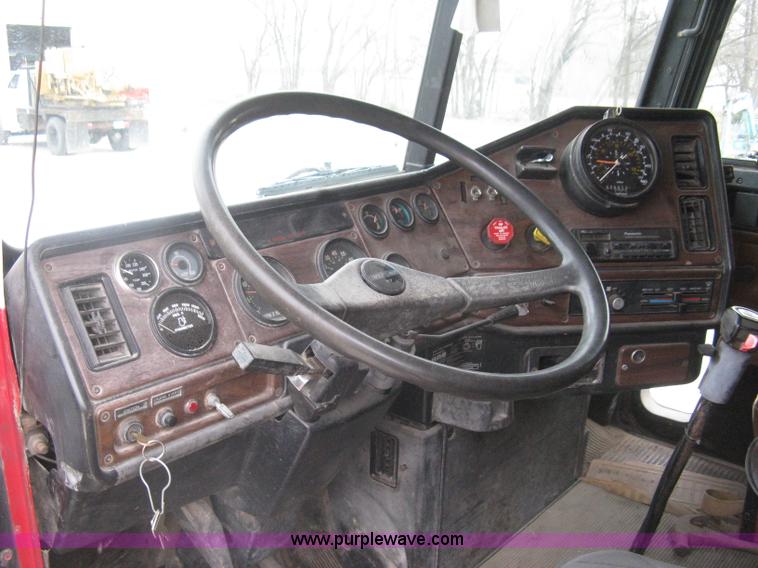 image for item I5578 1990 Freightliner FLD dump truck