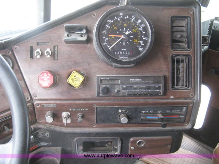 image for item I5578 1990 Freightliner FLD dump truck