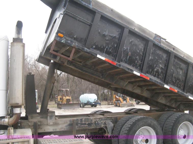 image for item I5578 1990 Freightliner FLD dump truck