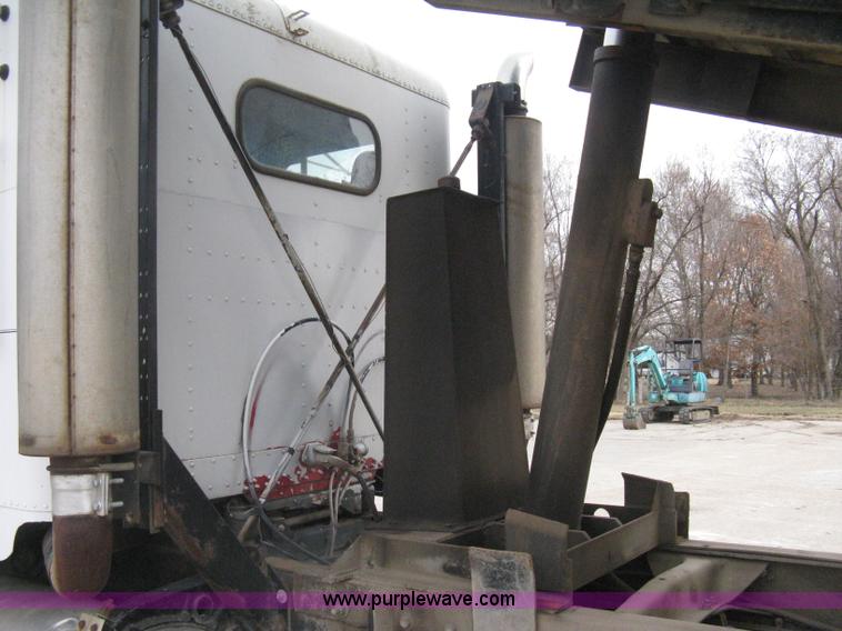 image for item I5578 1990 Freightliner FLD dump truck