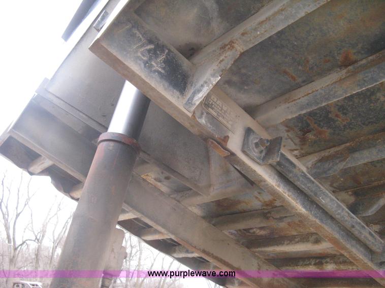 image for item I5578 1990 Freightliner FLD dump truck