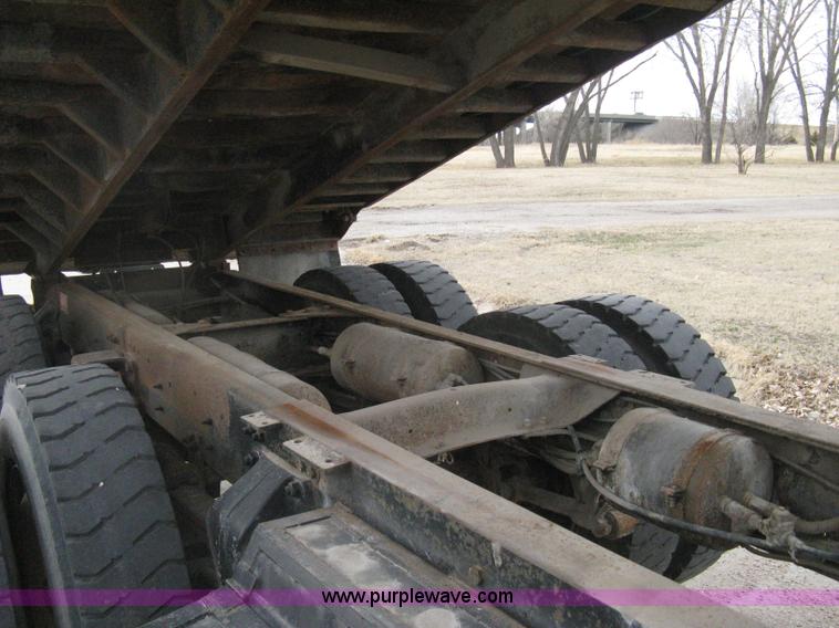image for item I5578 1990 Freightliner FLD dump truck