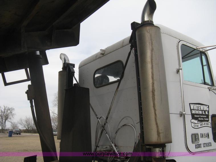 image for item I5578 1990 Freightliner FLD dump truck