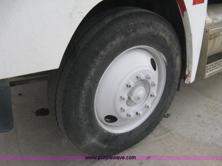 image for item I5578 1990 Freightliner FLD dump truck