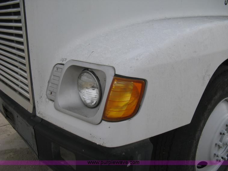 image for item I5578 1990 Freightliner FLD dump truck