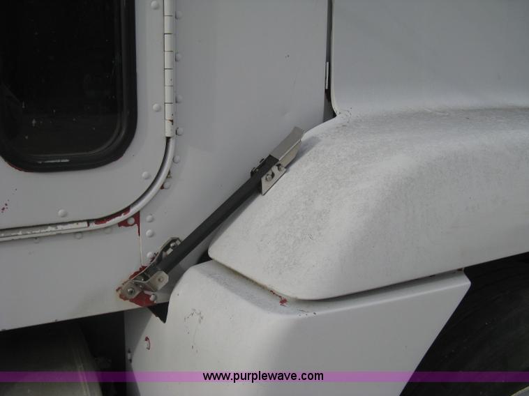 image for item I5578 1990 Freightliner FLD dump truck