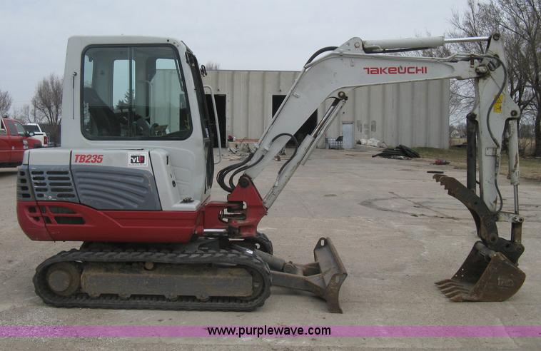image for item I5580 2008 Takeuchi TB235 excavator