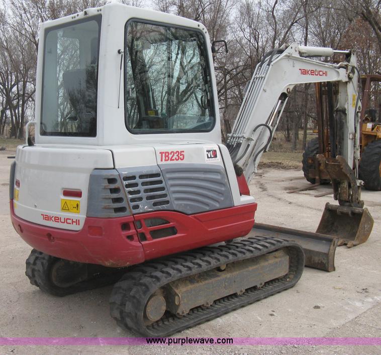 image for item I5580 2008 Takeuchi TB235 excavator