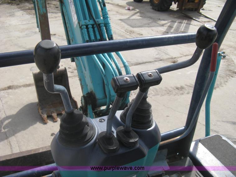 image for item I5581 1999 Komatsu PC27R-8 Advance excavator