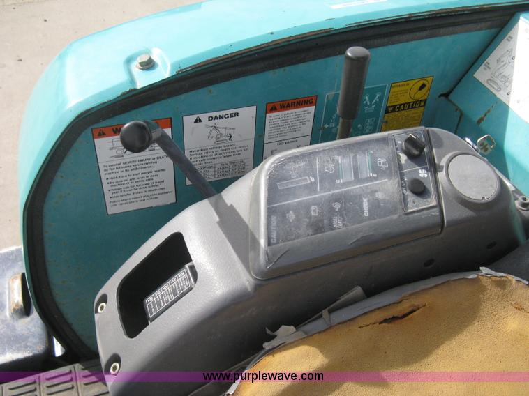 image for item I5581 1999 Komatsu PC27R-8 Advance excavator