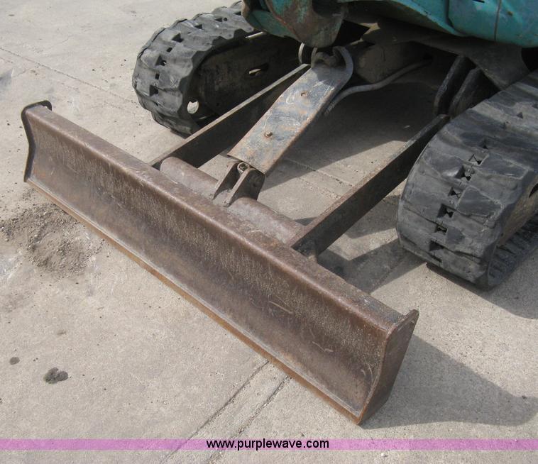 image for item I5581 1999 Komatsu PC27R-8 Advance excavator