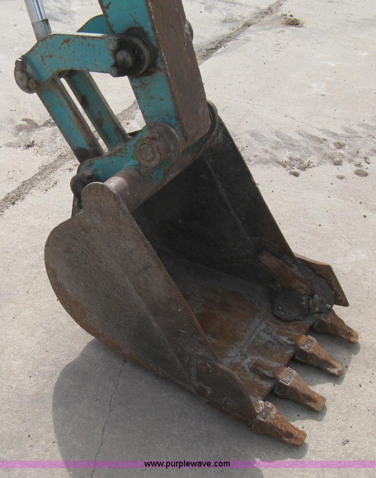 image for item I5581 1999 Komatsu PC27R-8 Advance excavator