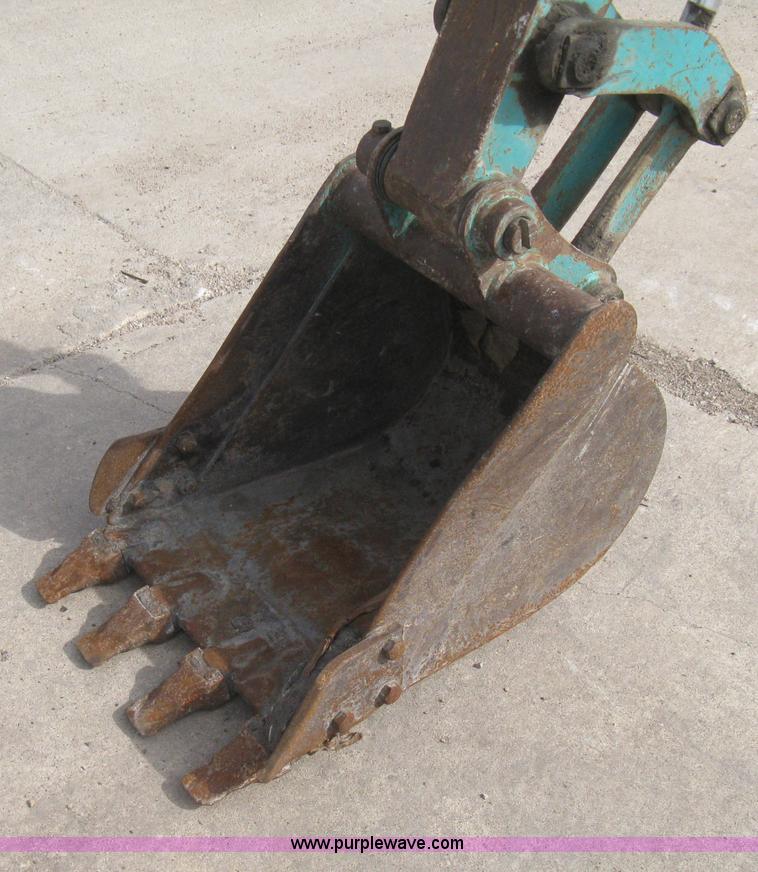 image for item I5581 1999 Komatsu PC27R-8 Advance excavator