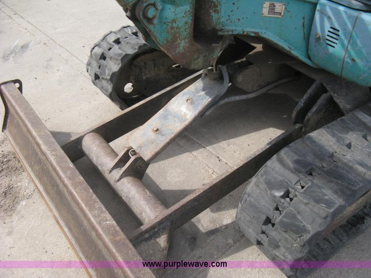 image for item I5581 1999 Komatsu PC27R-8 Advance excavator