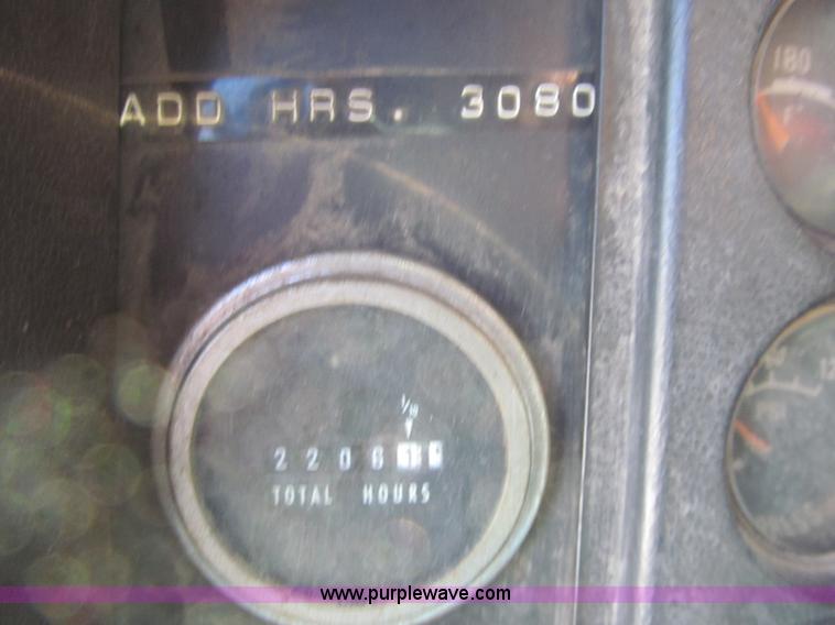 image for item I7147 1981 International S1624 oil distribution truck