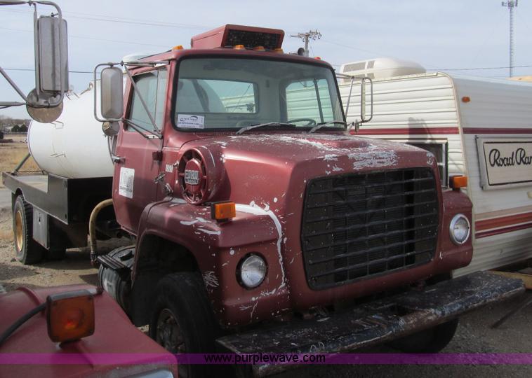 image for item I7151 1984 Ford 8000 water truck