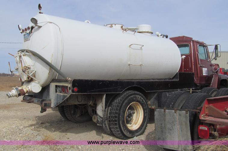 image for item I7151 1984 Ford 8000 water truck