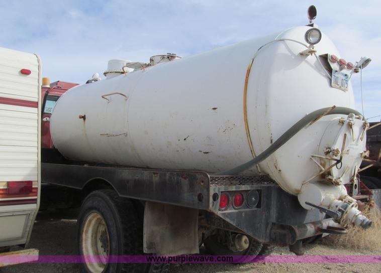 image for item I7151 1984 Ford 8000 water truck