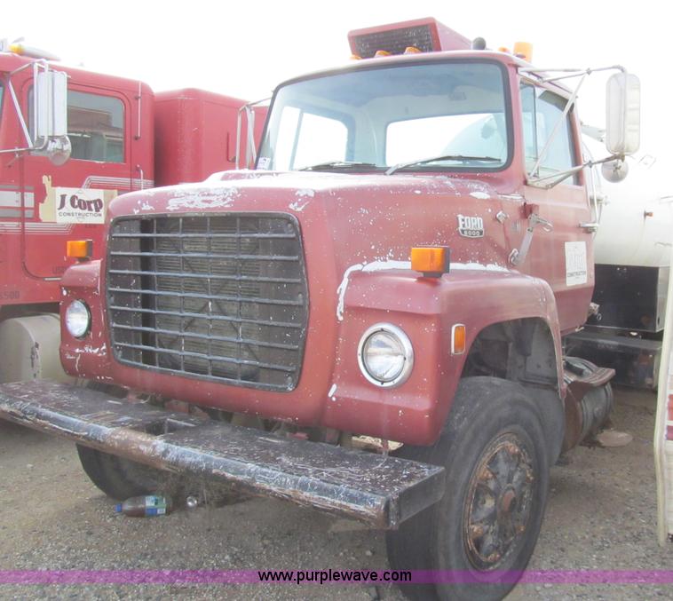 image for item I7151 1984 Ford 8000 water truck