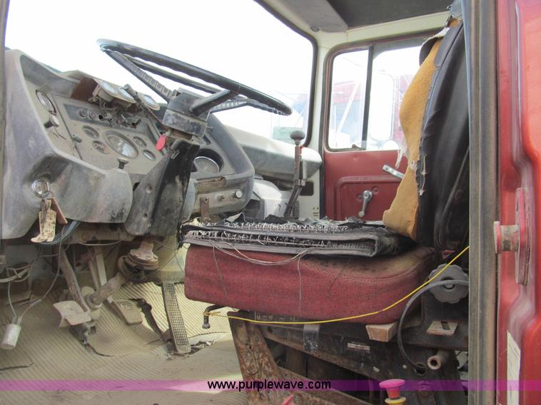 image for item I7151 1984 Ford 8000 water truck