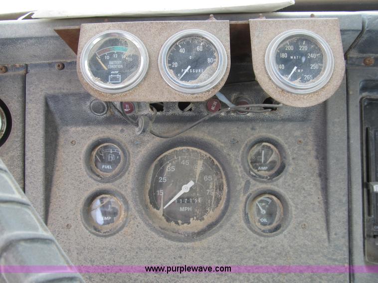 image for item I7151 1984 Ford 8000 water truck