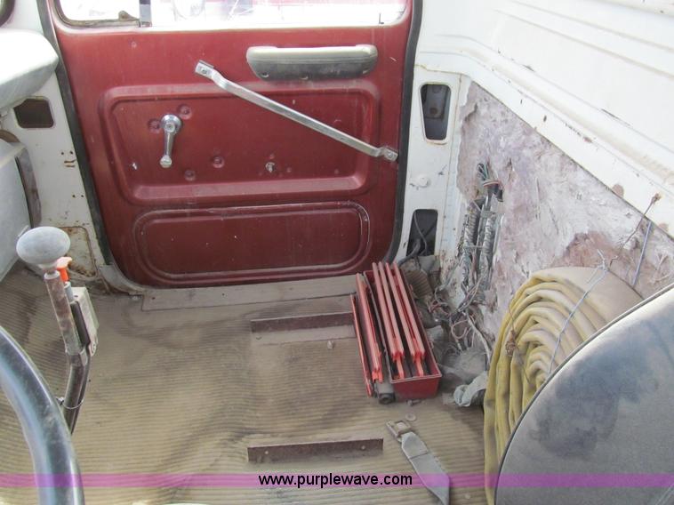 image for item I7151 1984 Ford 8000 water truck