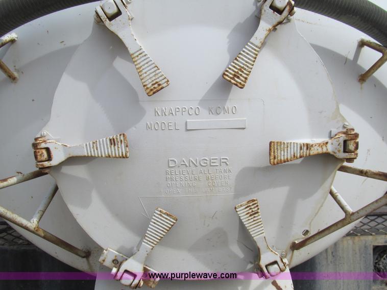 image for item I7151 1984 Ford 8000 water truck