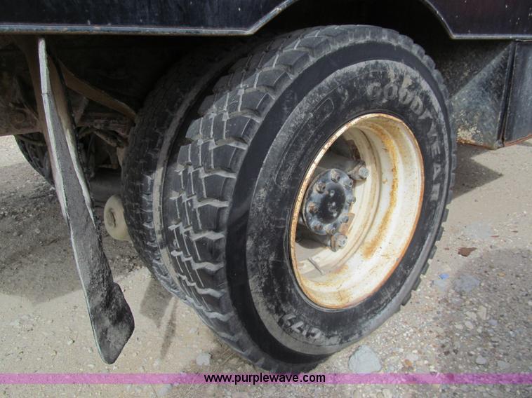 image for item I7151 1984 Ford 8000 water truck