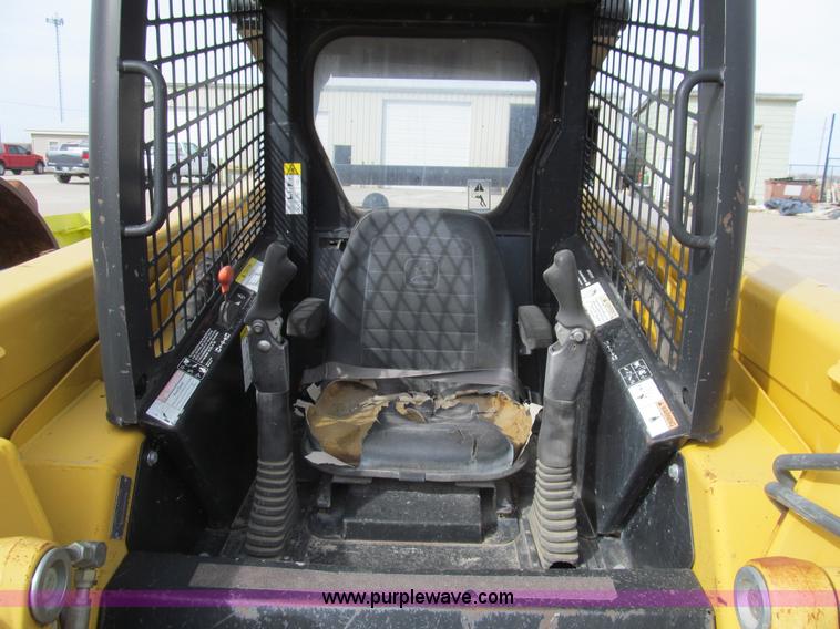 image for item I7152 1999 John Deere 270 skid steer