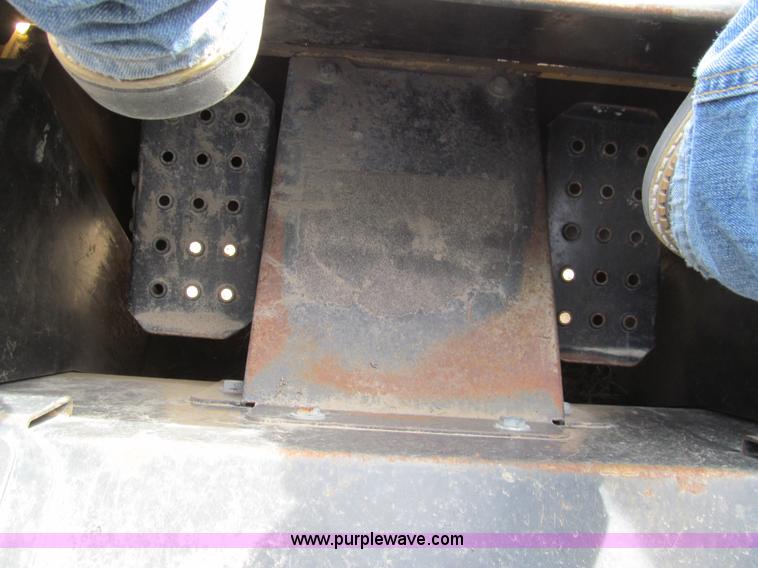 image for item I7152 1999 John Deere 270 skid steer