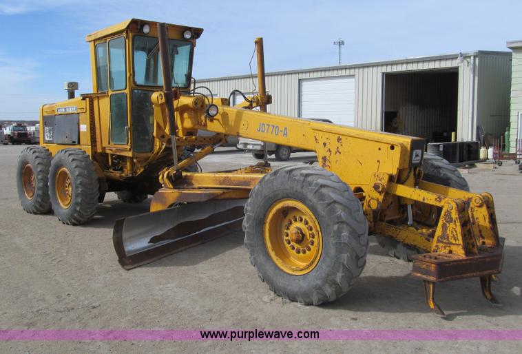 image for item I7153 1980 John Deere 770A articulated motor grader