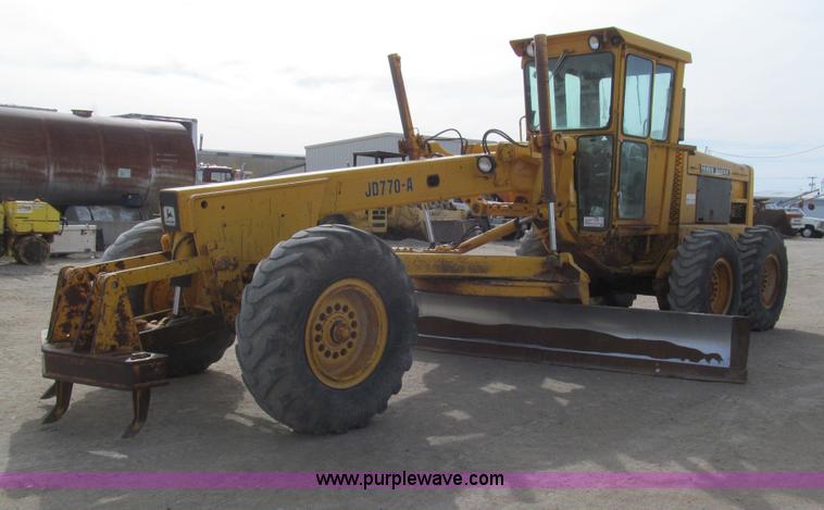 image for item I7153 1980 John Deere 770A articulated motor grader