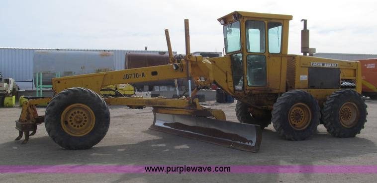 image for item I7153 1980 John Deere 770A articulated motor grader