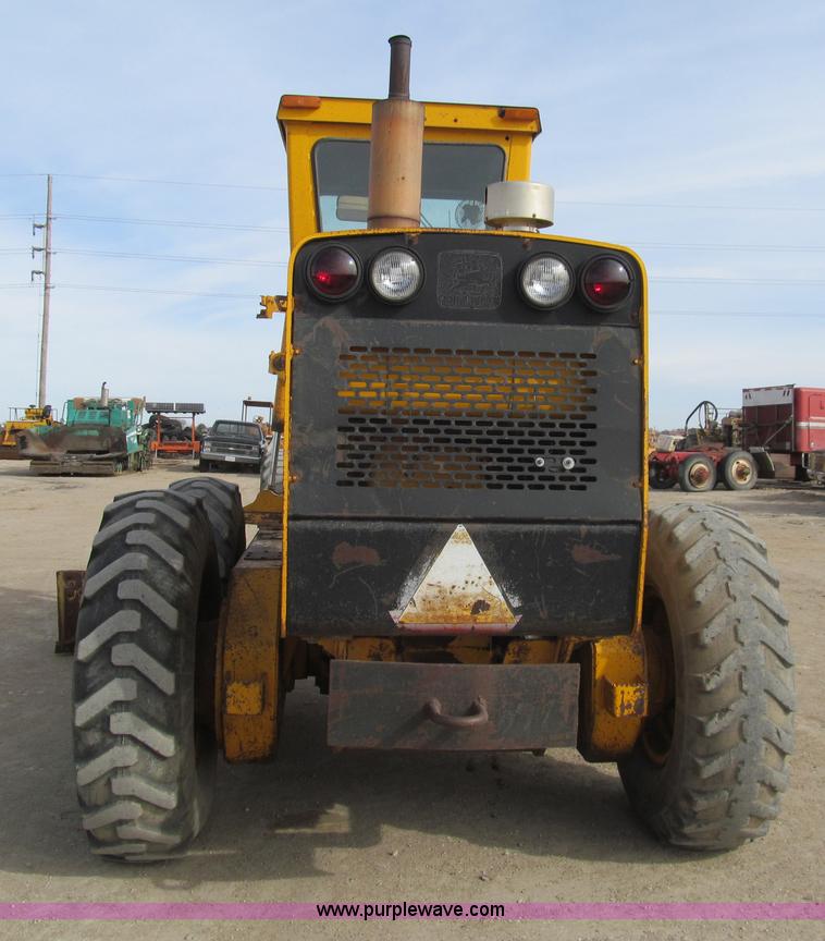 image for item I7153 1980 John Deere 770A articulated motor grader