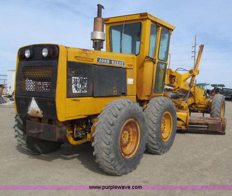 image for item I7153 1980 John Deere 770A articulated motor grader