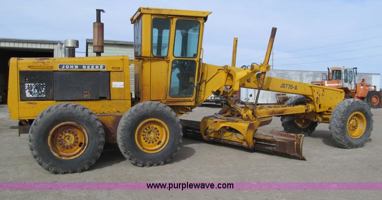 image for item I7153 1980 John Deere 770A articulated motor grader