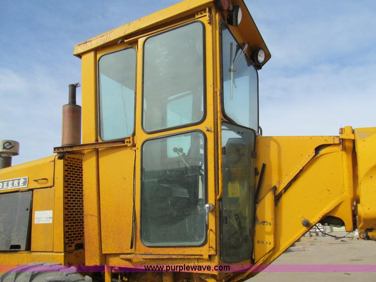 image for item I7153 1980 John Deere 770A articulated motor grader