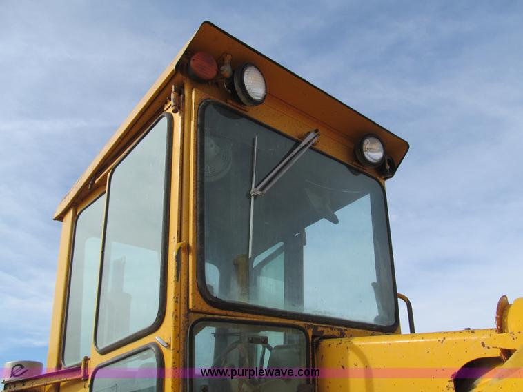 image for item I7153 1980 John Deere 770A articulated motor grader