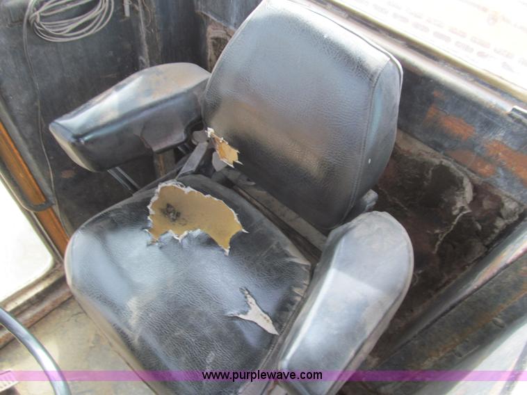 image for item I7153 1980 John Deere 770A articulated motor grader